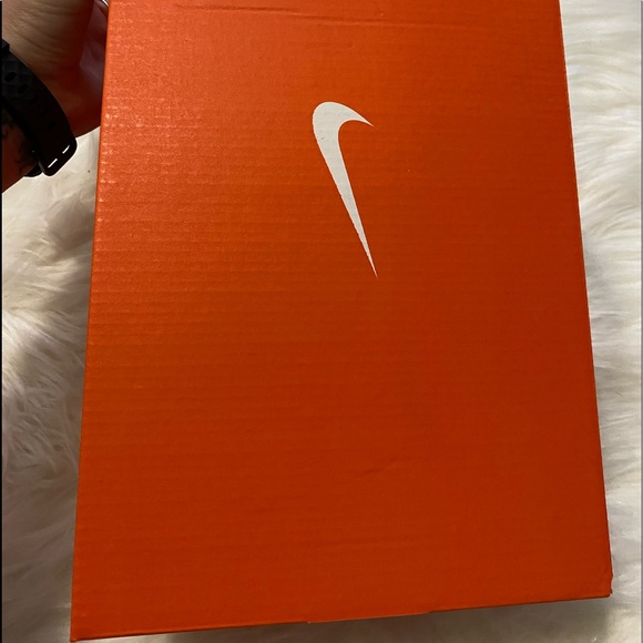 Brand new, still in box, never worn Nikes! Size 5.5 - Picture 2 of 9